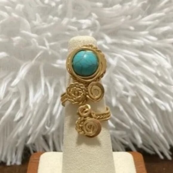 Turquoise Magnesite Gemstone 18k Yellow Gold Artisan of Columbia Ring - Picture 2 of 6